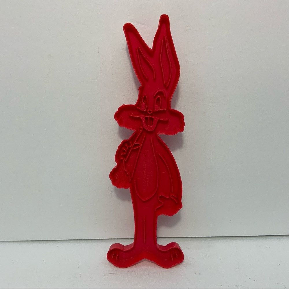 Vintage 1978 Warner Bros Looney Tunes Bugs Bunny Red Plastic Cookie Cutter